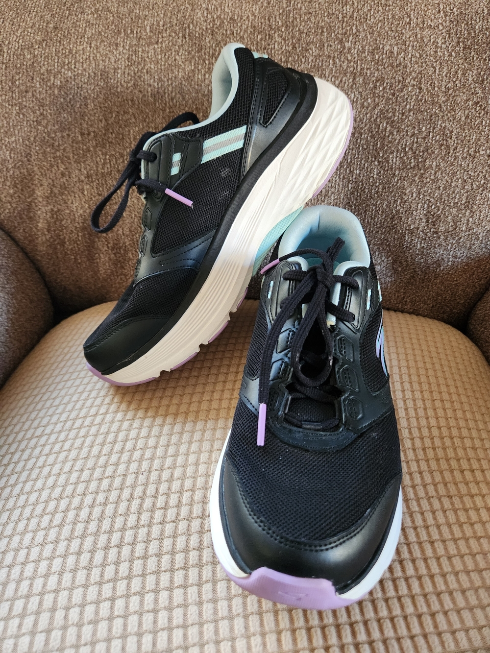 Sketchers ARCH fit Sneakers SIZE 8.5